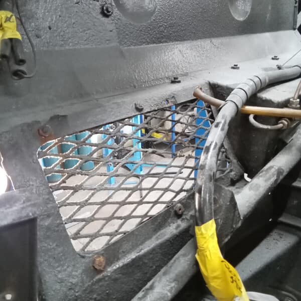 06.05.2025 1969 aston martin db6 volante blue prep underside and seal (11)