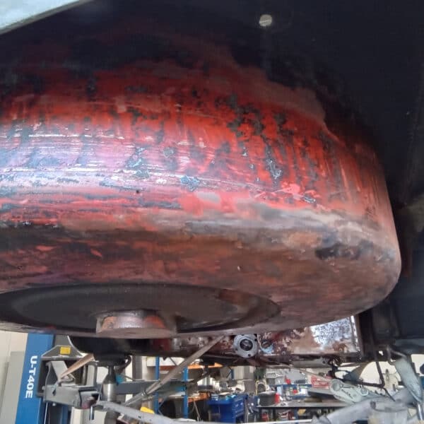 06.05.2025 1969 aston martin db6 volante blue prep underside and seal (16)