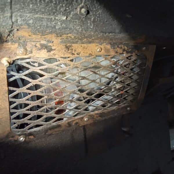 06.05.2025 1969 aston martin db6 volante blue prep underside and seal (21)
