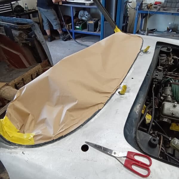 06.05.2025 1969 aston martin db6 volante blue prep underside and seal (31)