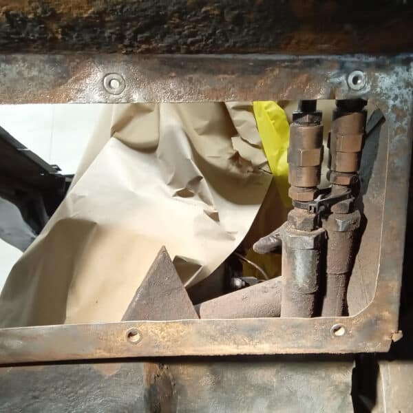 06.05.2025 1969 aston martin db6 volante blue prep underside and seal (46)