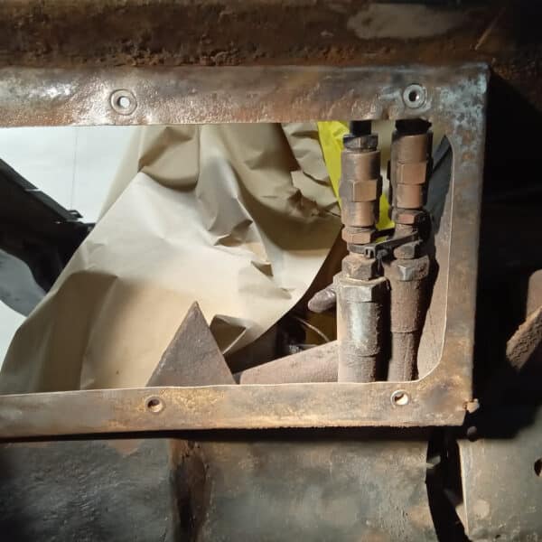 06.05.2025 1969 aston martin db6 volante blue prep underside and seal (47)