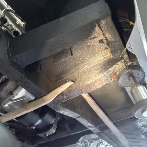 06.05.2025 1969 aston martin db6 volante blue prep underside and seal (5)