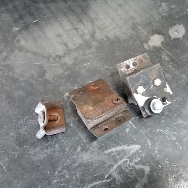 06.05.2025 1969 aston martin db6 volante blue prep underside and seal (53)
