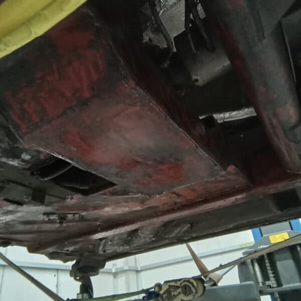 06.05.2025 1969 aston martin db6 volante blue prep underside and seal (57)