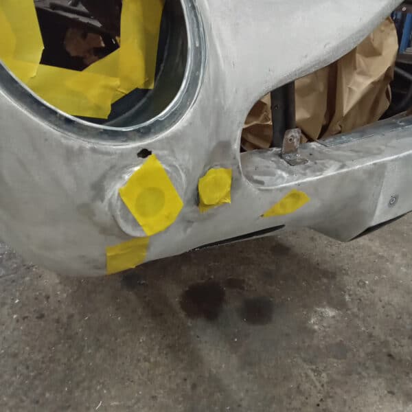 06.05.2025 1969 aston martin db6 volante blue prep underside and seal (62)