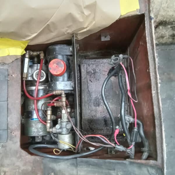 06.05.2025 1969 aston martin db6 volante blue prep underside and seal (63)