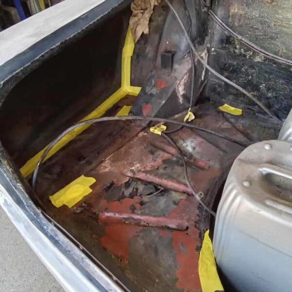 06.05.2025 1969 aston martin db6 volante blue prep underside and seal (68)