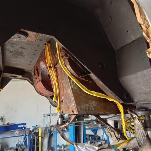 06.05.2025 1969 aston martin db6 volante blue prep underside and seal (72)