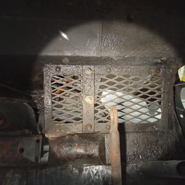 06.05.2025 1969 aston martin db6 volante blue prep underside and seal (8)