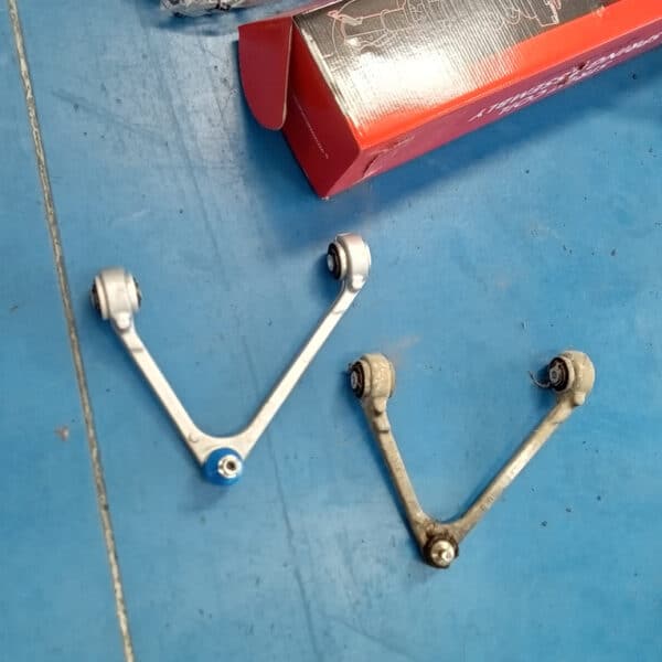 06.05.2025 2002 ford thunderbird black front suspension (16)