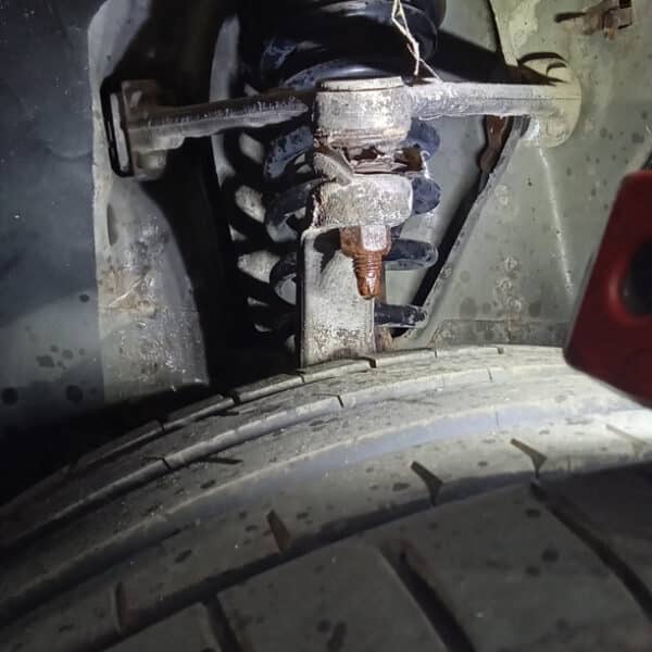 06.05.2025 2002 ford thunderbird black front suspension (2)