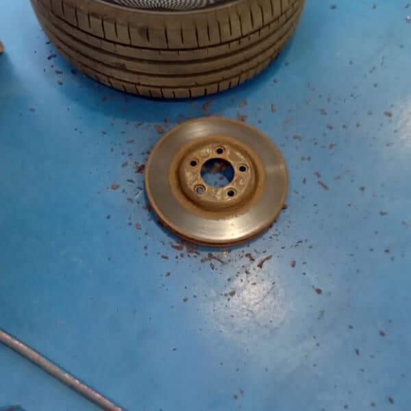 06.05.2025 2002 ford thunderbird black front suspension (5)