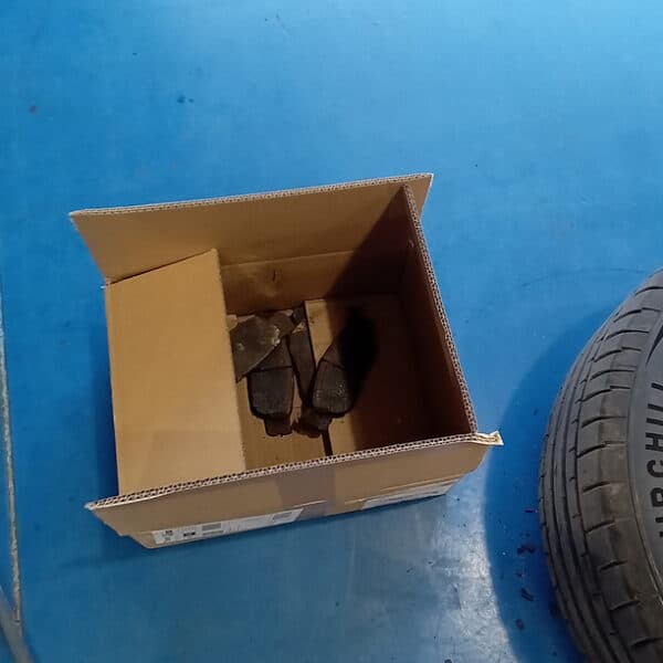 06.05.2025 2002 ford thunderbird black front suspension (6)
