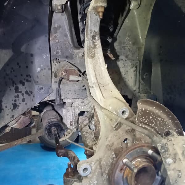 06.05.2025 2002 ford thunderbird black front suspension (8)