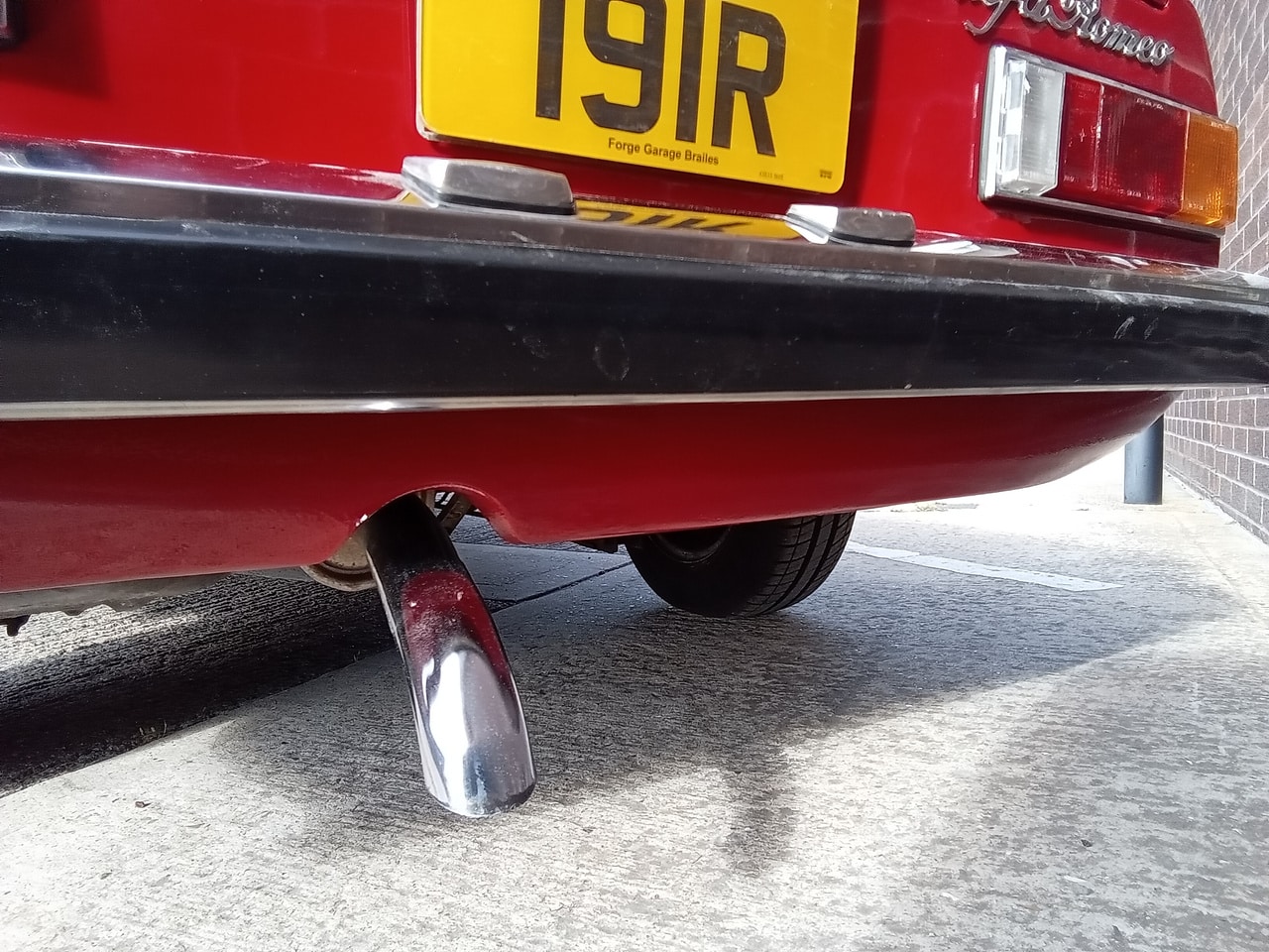 070525 1977 alfa romeo 2000 spider rear bumper refit 01