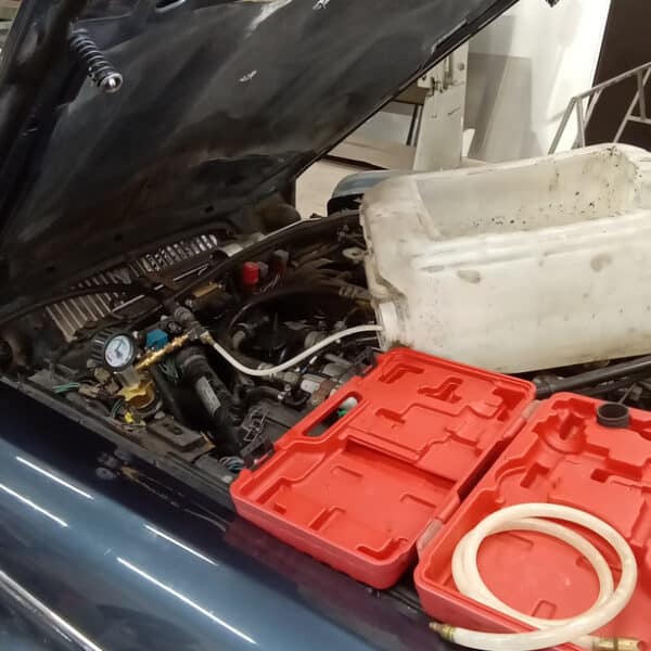 09052025 1989 daimler double six coolant leak (5)