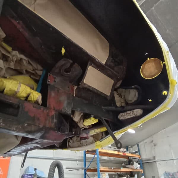 13.05.2025 1969 Aston Martin DB6 Volante Blue undersealing 4