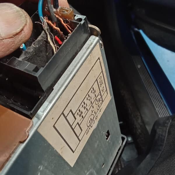 13.05.2025 1994 Rover 220 Turbo Blue Radio 6