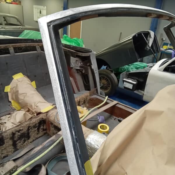 15.05.2025 1969 Aston Martin DB6 Volante Blue removing old paint 11