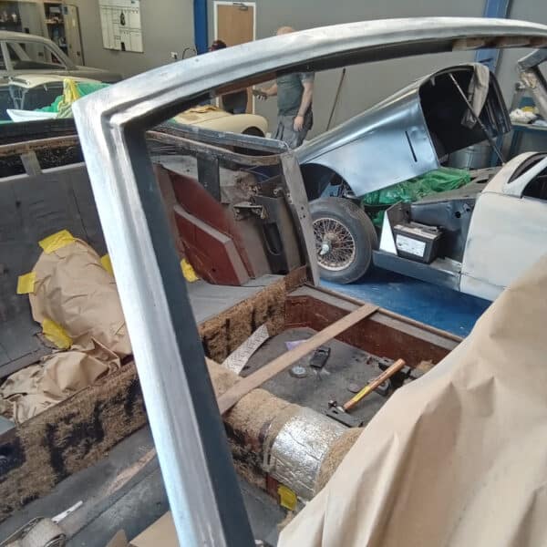 15.05.2025 1969 Aston Martin DB6 Volante Blue removing old paint 13