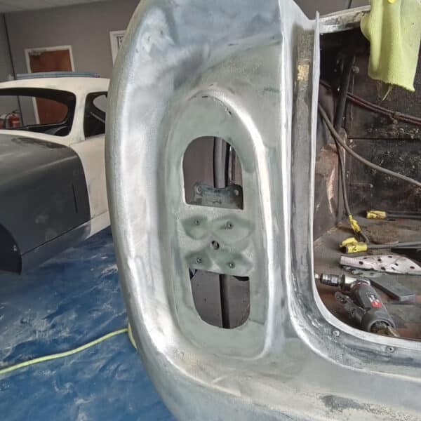 15.05.2025 1969 Aston Martin DB6 Volante Blue removing old paint 17