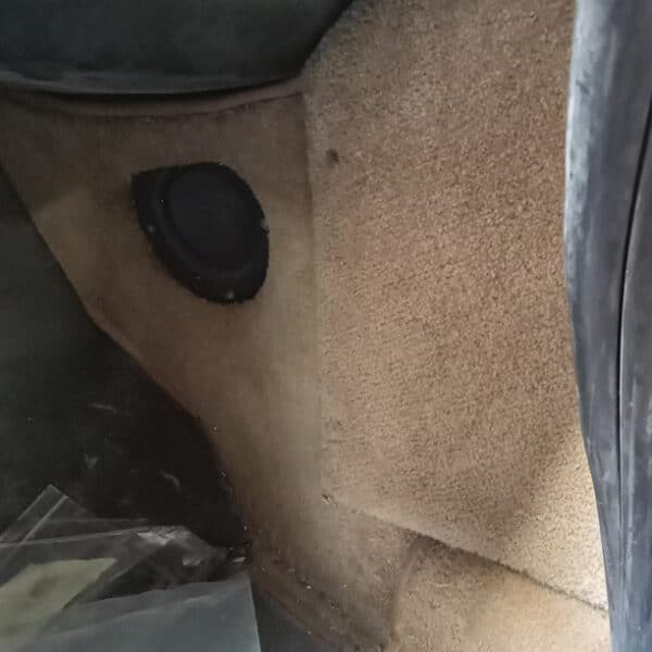15.05.2025 1976 Jensen Interceptor Blue removing carpet 3
