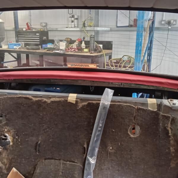 15.05.2025 1976 Jensen Interceptor Blue removing carpet 5