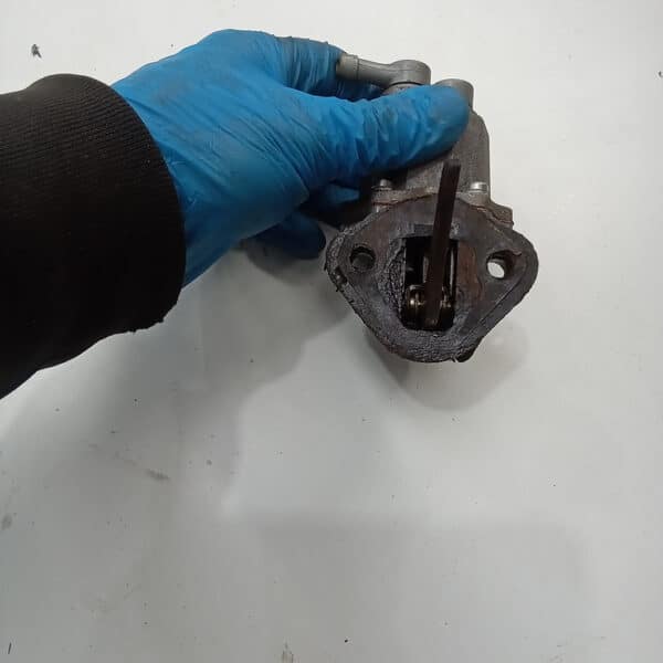 15.05.2025 1977 Alfa Romeo 2000 Spider Red oil leak 1