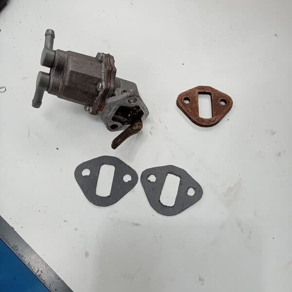 15.05.2025 1977 Alfa Romeo 2000 Spider Red oil leak 2