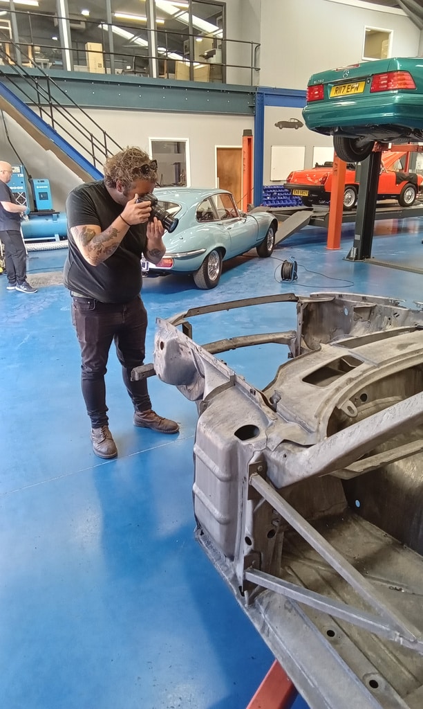 15.05.2025 1978 Mercedes 350SL Red after acid dip 75
