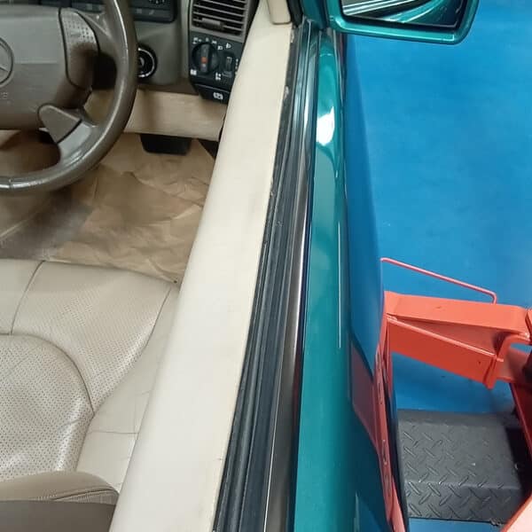 15.05.2025 1997 Mercedes 280SL Turquoise Repairs 14