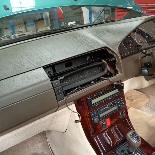 15.05.2025 1997 Mercedes 280SL Turquoise repairs 4