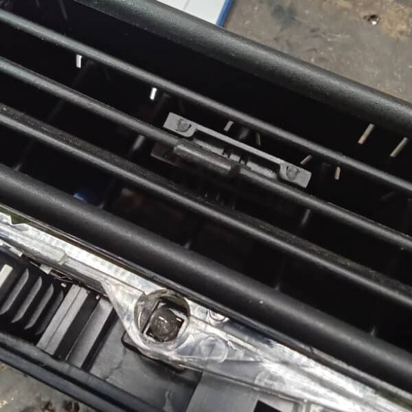 15.05.2025 1997 Mercedes 280SL Turquoise repairs 5