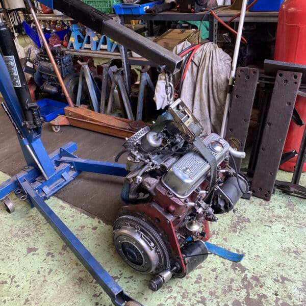 1967 mg b roadster engine out 02