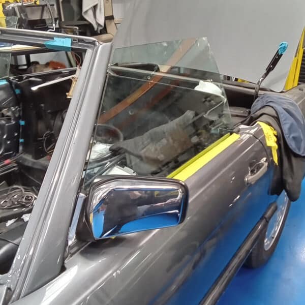 20.05.2025 1987 Mercedes 500 SL Grey door Glass 11
