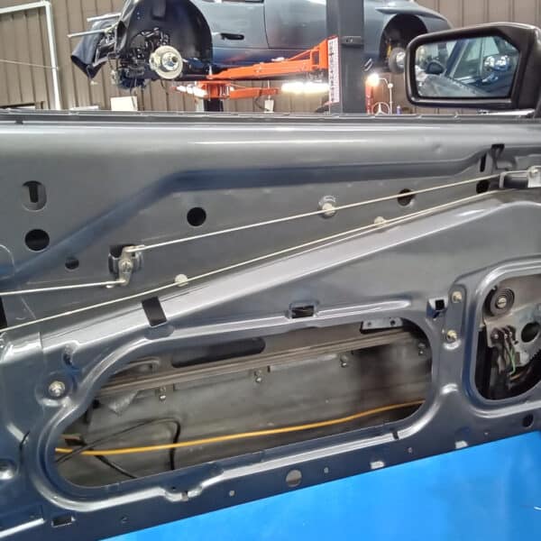 20.05.2025 1987 Mercedes 500 SL Grey door Glass 2