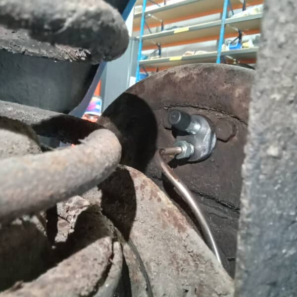 27.05.2025 1966 Volvo Amazon GreyWhite rear brakes 3