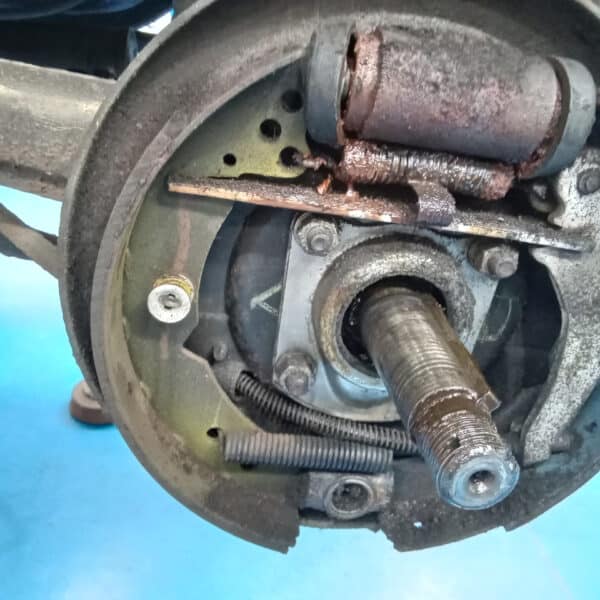 27.05.2025 1966 Volvo Amazon GreyWhite rear brakes 4