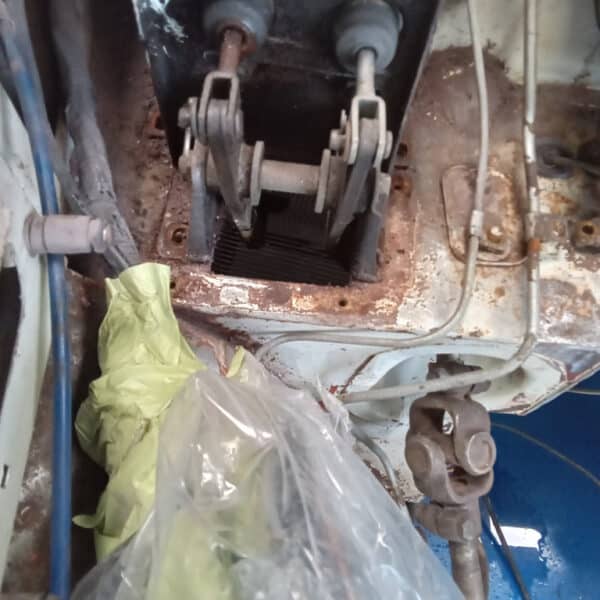 27.05.2025 1967 MG B Roadster White Engine Bay 4