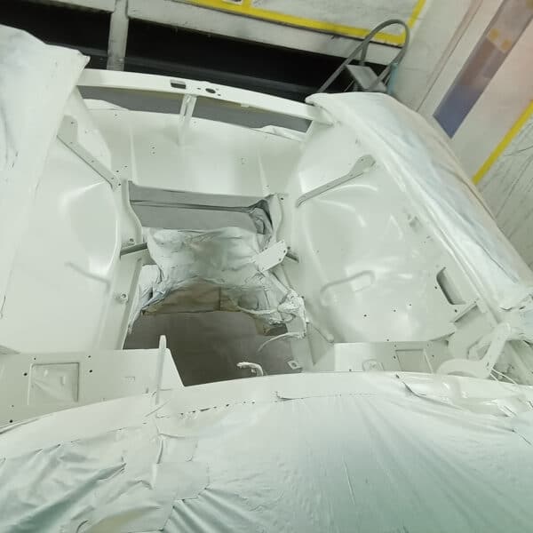 27.05.2025 1967 MG B Roadster White Paint 12