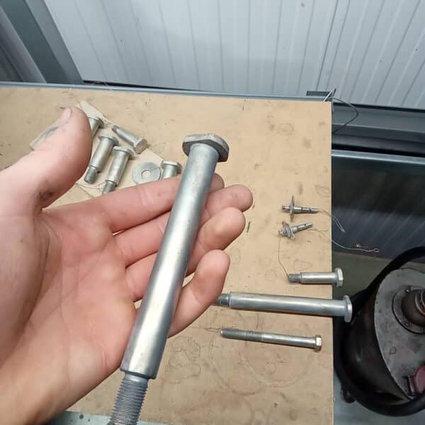 27.05.2025 1969 Aston Martin DB6 Volante Blue assembling shocks and suspension 17