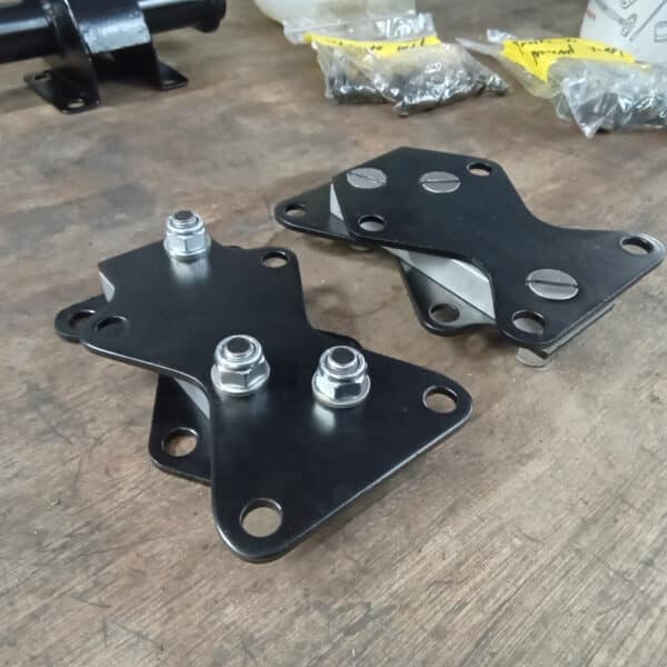 27.05.2025 1969 Aston Martin DB6 Volante Blue assembling shocks and suspension 39