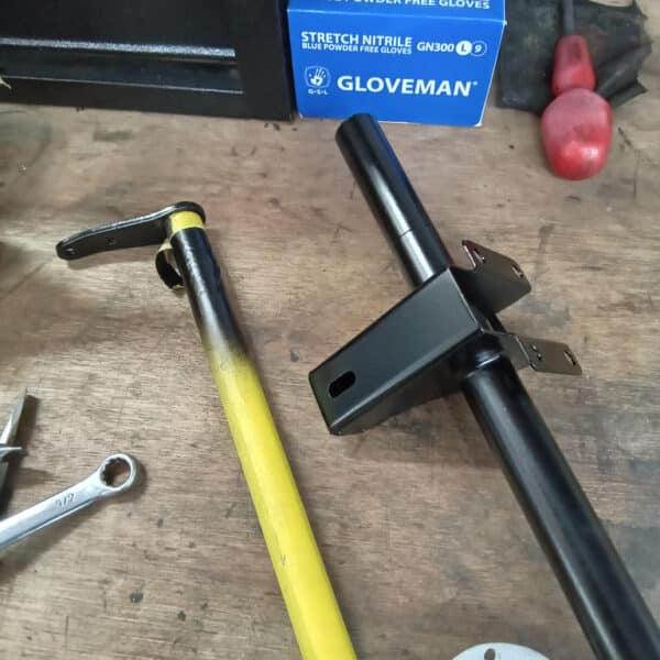27.05.2025 1969 Aston Martin DB6 Volante Blue assembling shocks and suspension 41