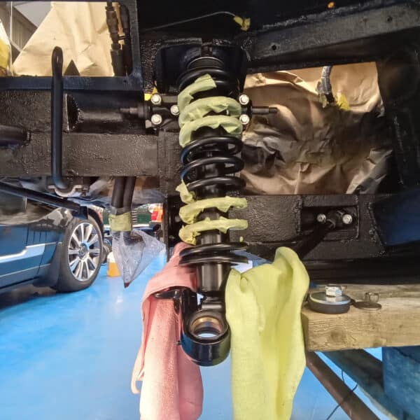 27.05.2025 1969 Aston Martin DB6 Volante Blue assembling shocks and suspension 47