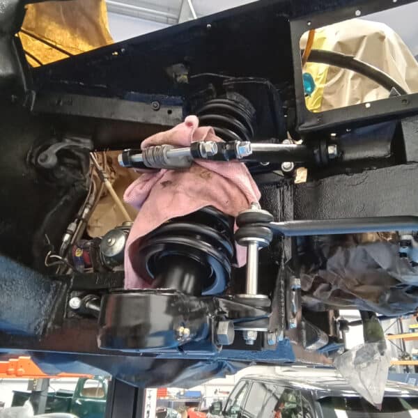 27.05.2025 1969 Aston Martin DB6 Volante Blue assembling shocks and suspension 54