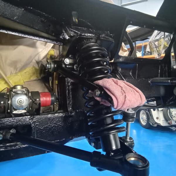 27.05.2025 1969 Aston Martin DB6 Volante Blue assembling shocks and suspension 56
