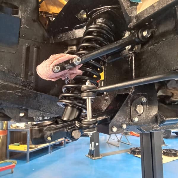 27.05.2025 1969 Aston Martin DB6 Volante Blue assembling shocks and suspension 57