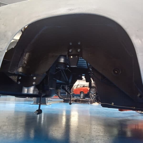 27.05.2025 1969 Aston Martin DB6 Volante Blue assembling shocks and suspension 65