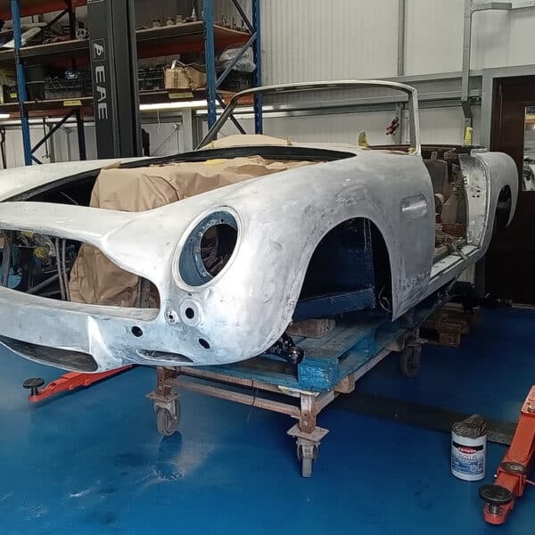 27.05.2025 1969 Aston Martin DB6 Volante Blue awaiting parts 3